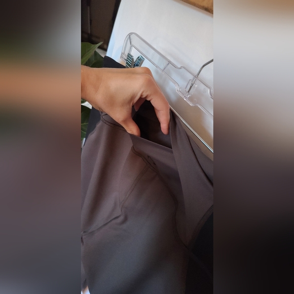 SOLD NWOT Under Armour Gray Leggings - size XL - Picture 7 of 11